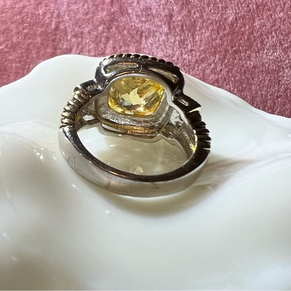 Lia Sophia “lemon chiffon” cushion cut yellow  cubic zirconia ring - Picture 3 of 7